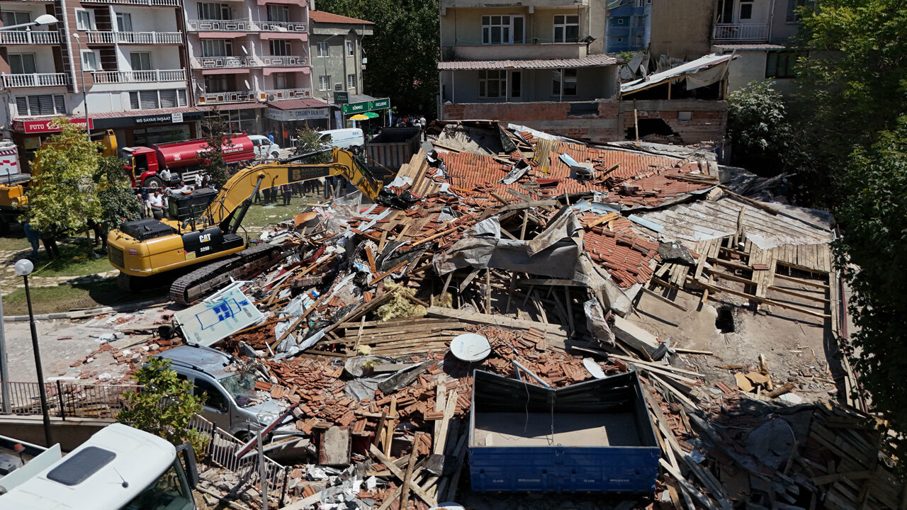 Balıkesir'deki depremde 1 kişiye mezar olmuştu! Binanın sahibi ve müteahhidi hakkında karar çıktı - 1. Resim