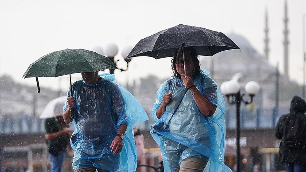 Bu kez kuvvetli geliyor... Meteoroloji&#039;den İstanbul için fırtına uyarısı, saat ve tarih verildi