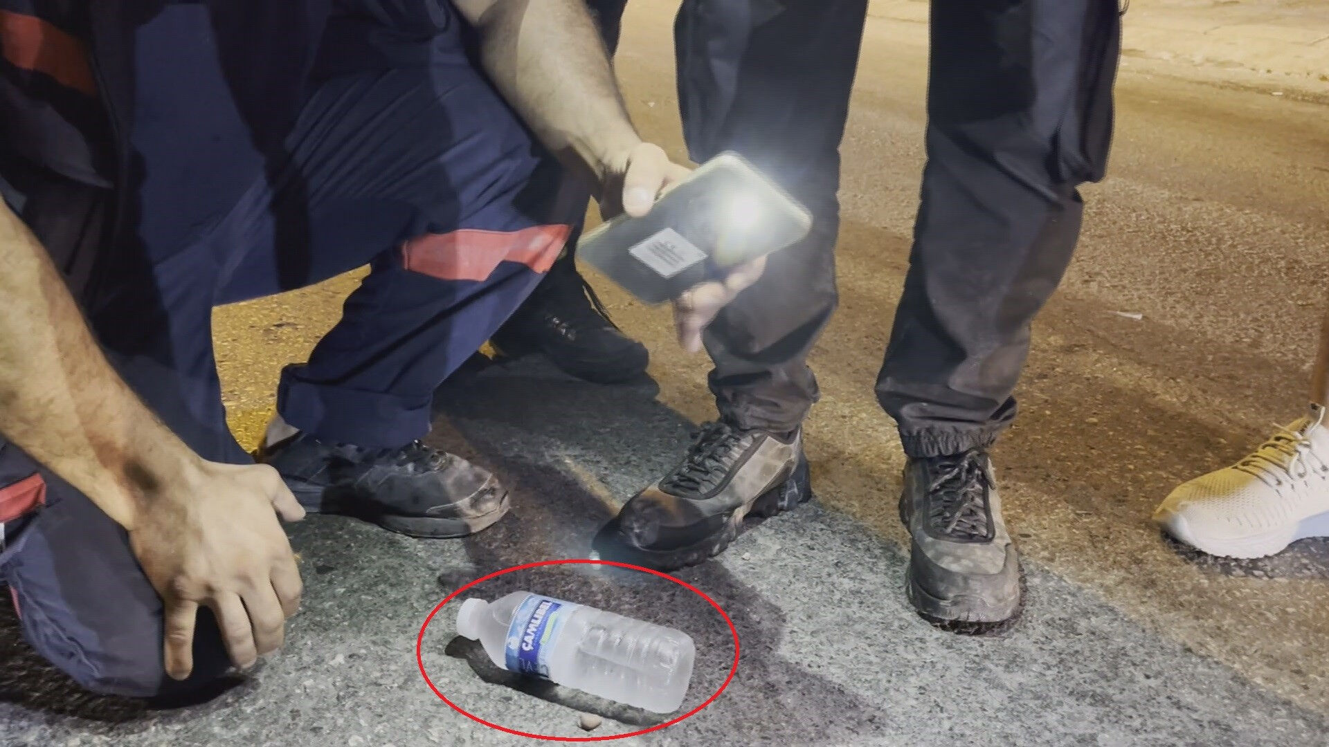 Kazayı bıraktılar, kopan parmağı bulmak için seferber oldular - 3. Resim