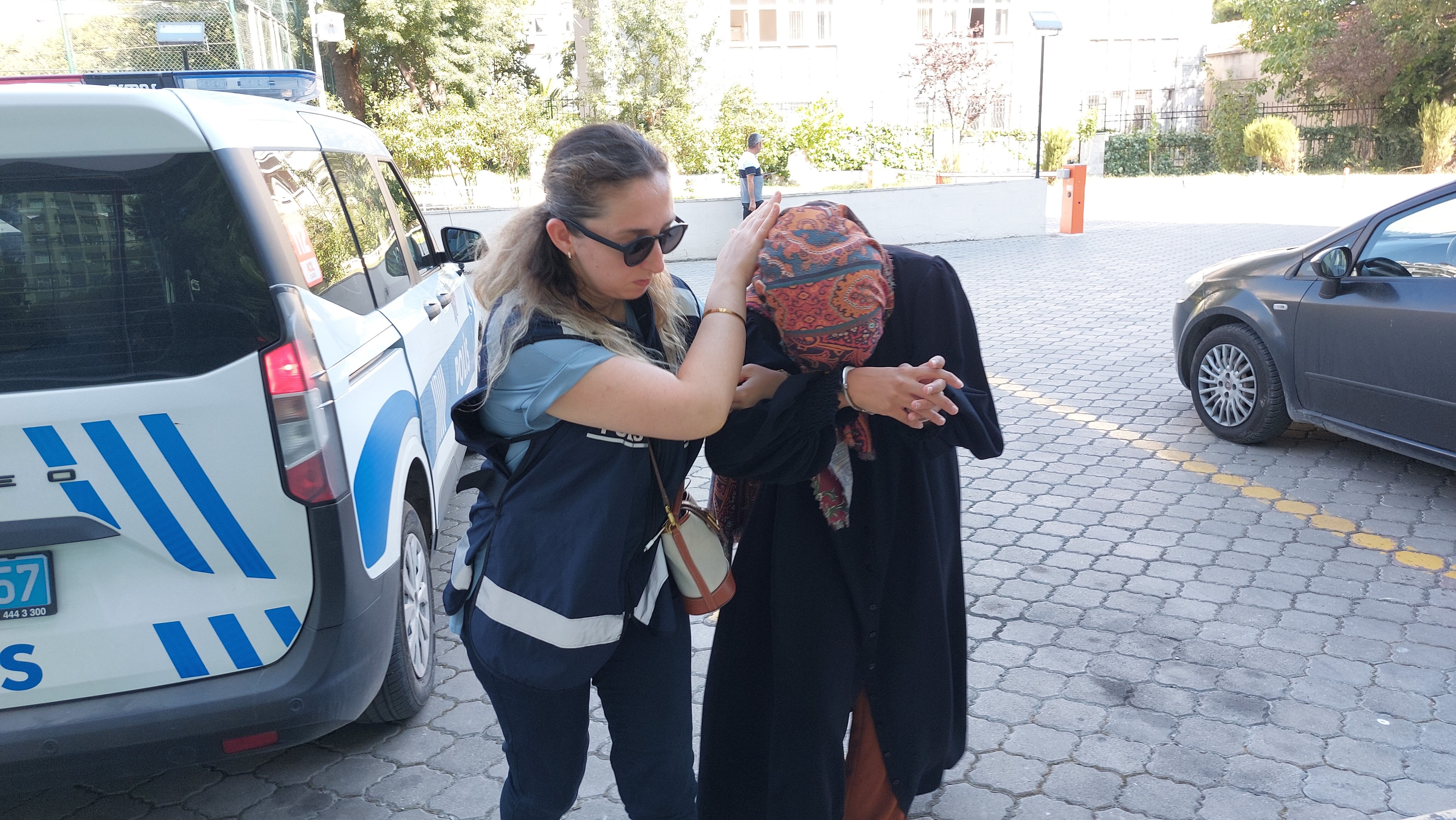 Komşusunun anahtarını kopyalayıp altınlarını çaldı! Milyonluk araç satın aldı Komşusunun anahtarını kopyalayıp altınlarını çaldı! Milyonluk araç satın aldı - 2. Resim