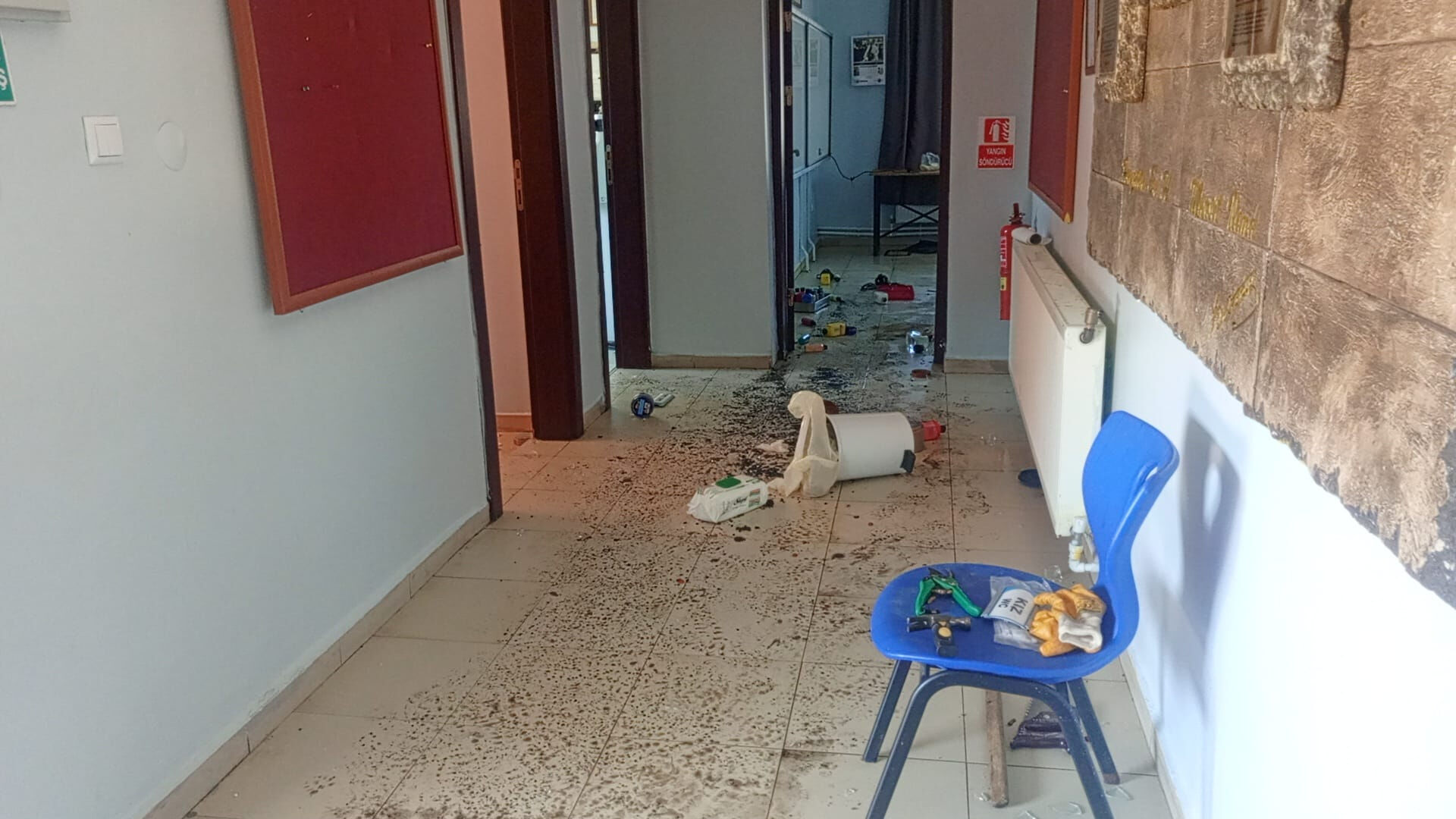 Samsun'da tepki çeken olay: Şehir eşkıyaları okulun altını üstüne getirdi! - 1. Resim