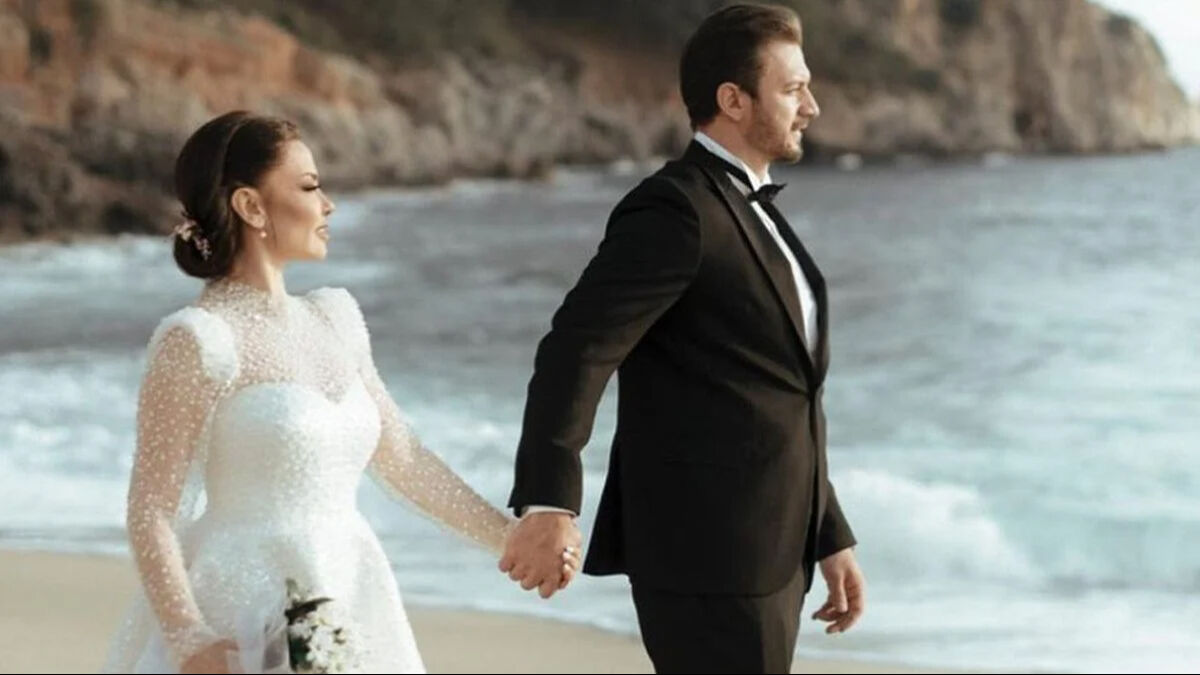 Şarkıcı Lara'dan kötü haber! Apar topar hastaneye kaldırıldı - 1. Resim