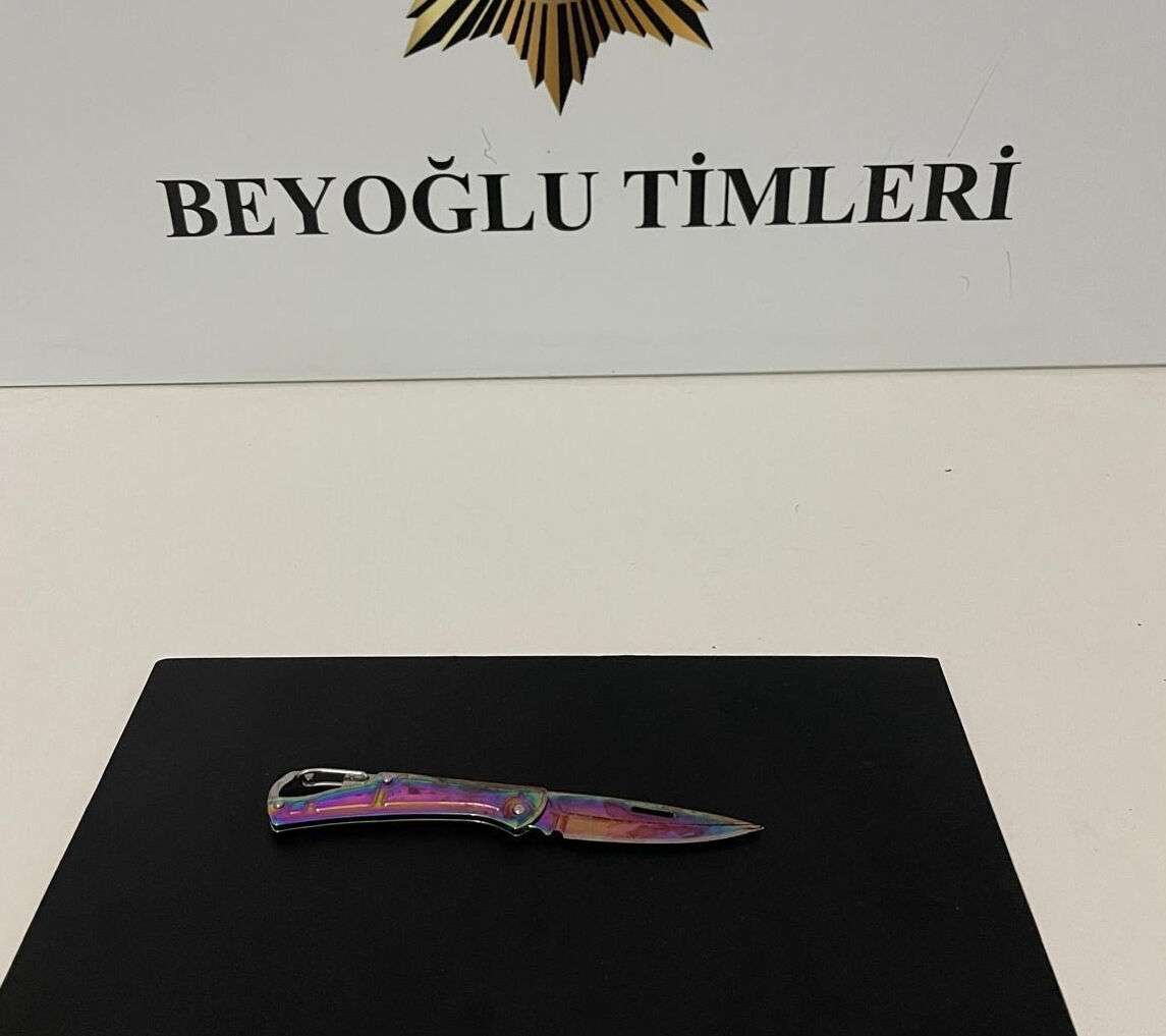 Taksim'de kanlı gece! Sevgilisini kıskanan kadın 3 kişiyi bıçakladı - 1. Resim