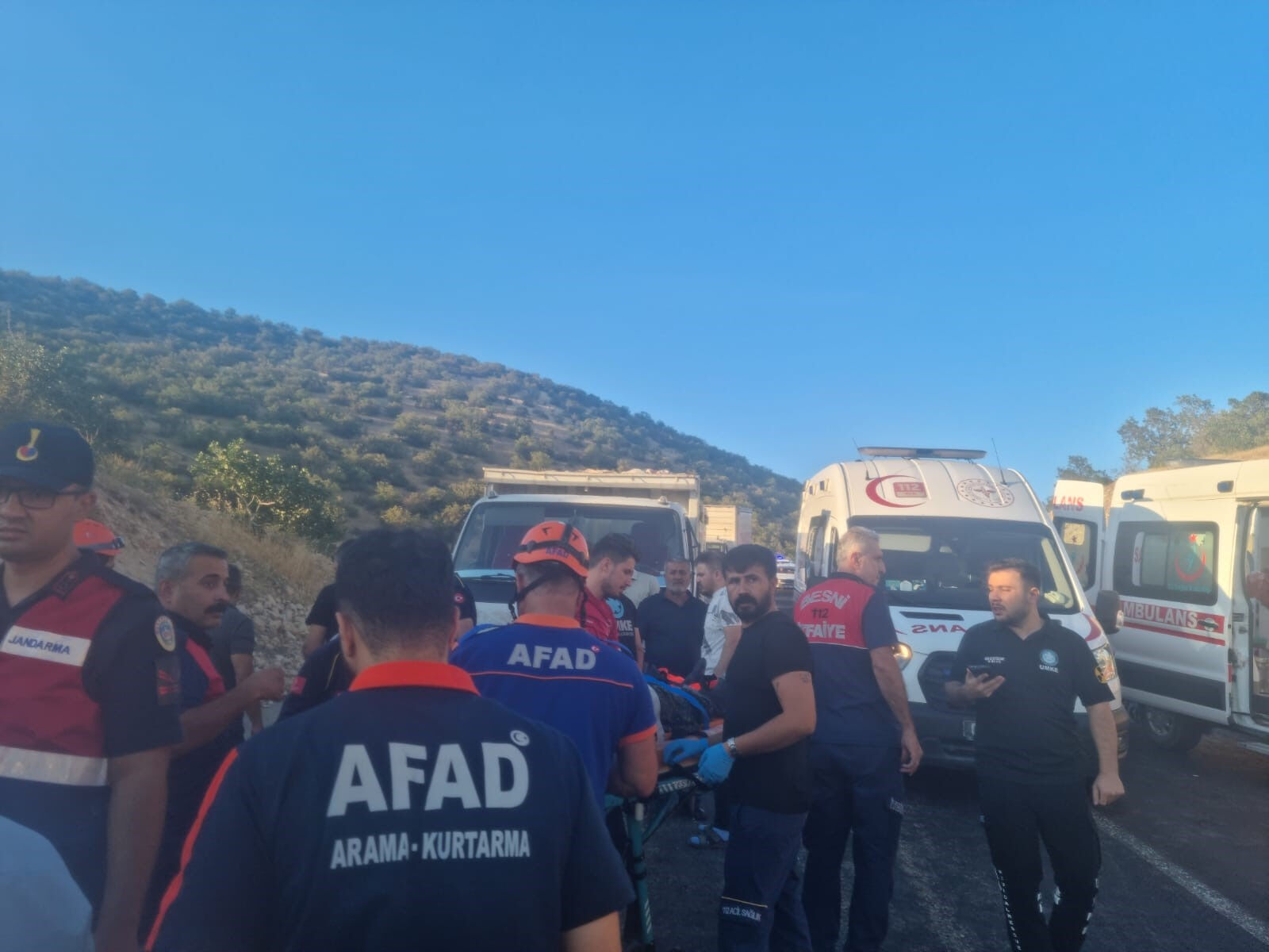 Tarım işçilerini taşıyan minibüs şarampole devrildi, çok sayıda yaralı var - 1. Resim