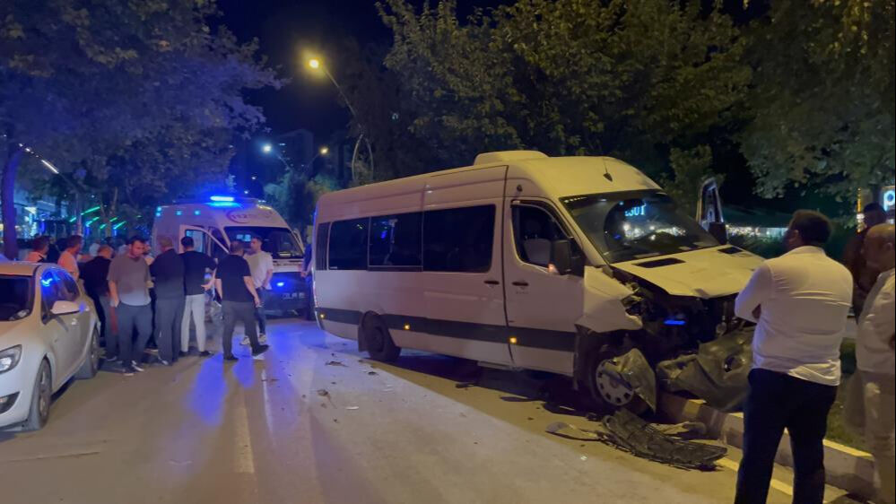 Elazığ'da zincirleme kaza: 2'si çocuk 4 yaralı - 1. Resim