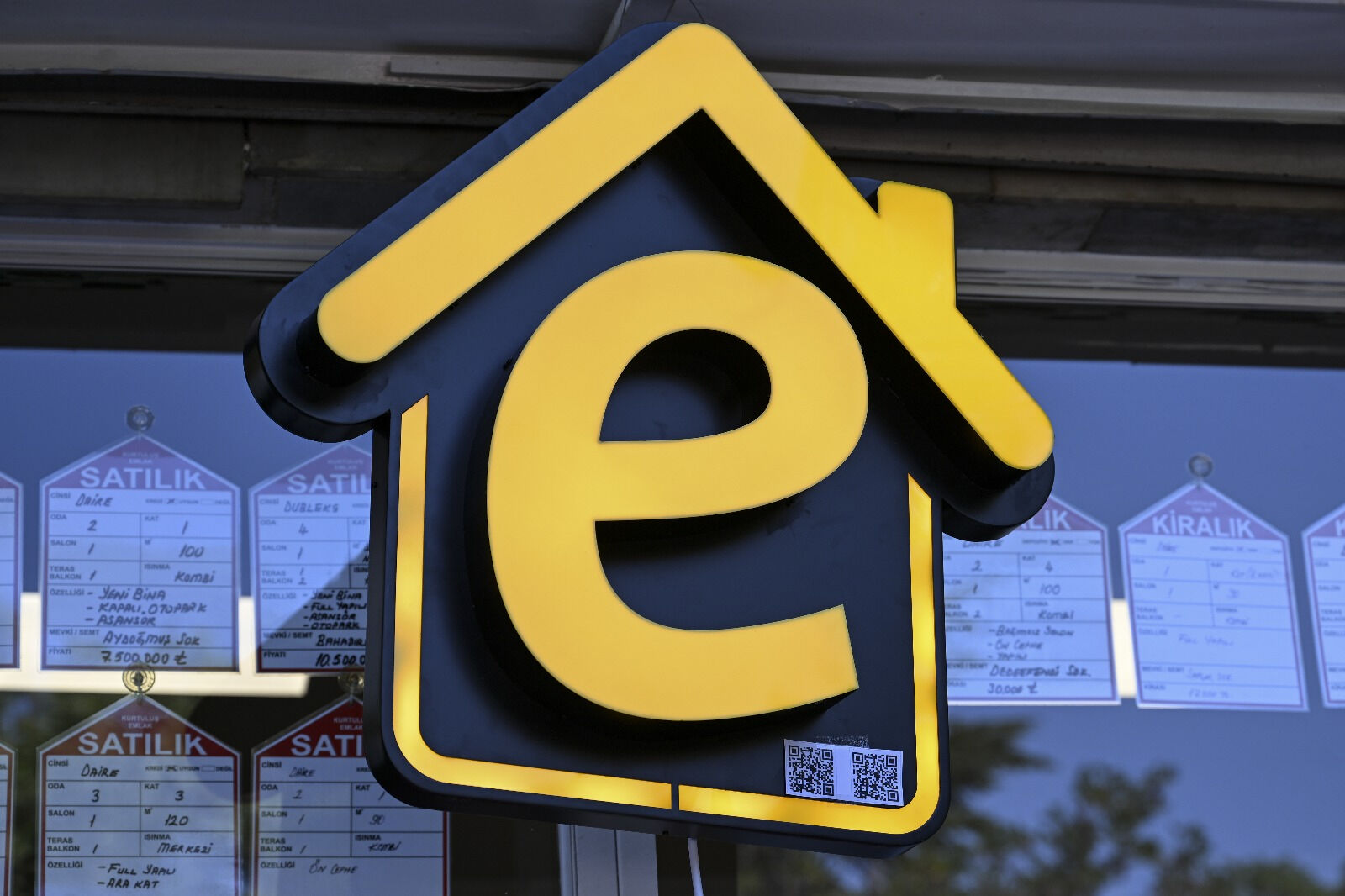 Emlak ofislerinde yeni dönem! Asılmaya başlandı, barkod da olacak - 1. Resim