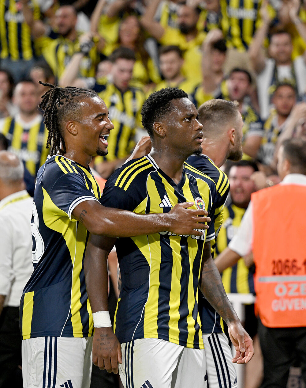 Fenerbahçe'de Jhon Duran sakatlandı! Maçı yarıda bırakan yıldızın sağlık durumu belli oldu - 1. Resim