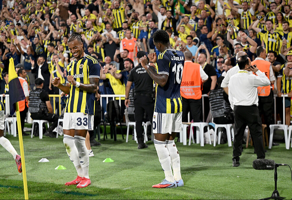 Fenerbahçe'de Jhon Duran sakatlandı! Maçı yarıda bırakan yıldızın sağlık durumu belli oldu - 3. Resim