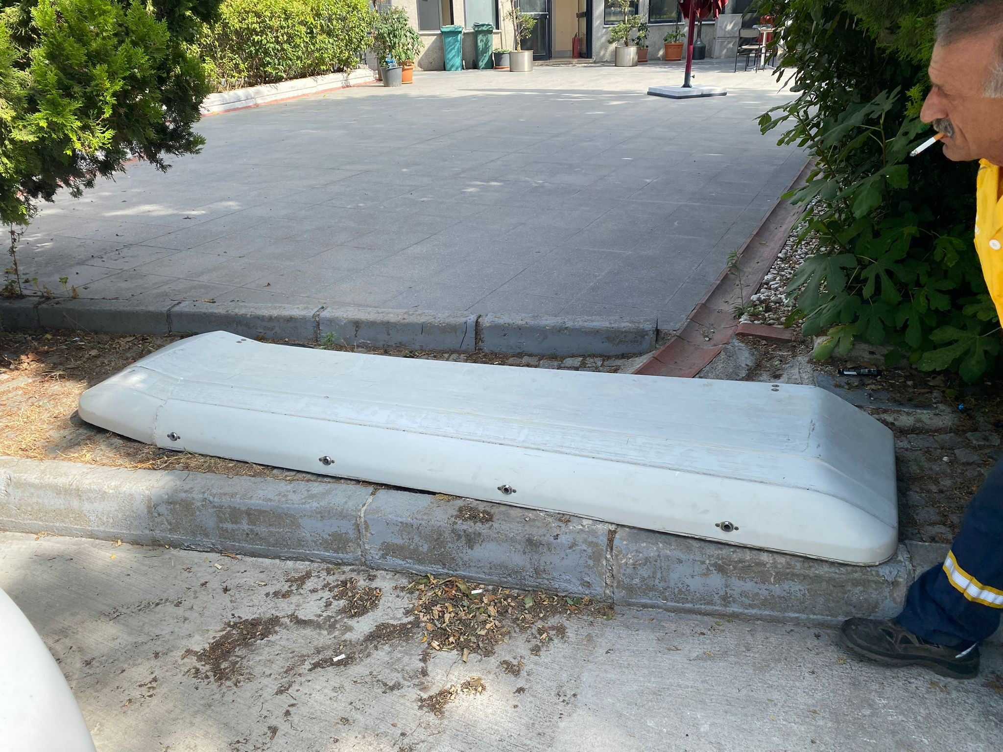 İETT otobüsünden kopan parça can alıyordu! Son anda böyle kurtuldu - 2. Resim