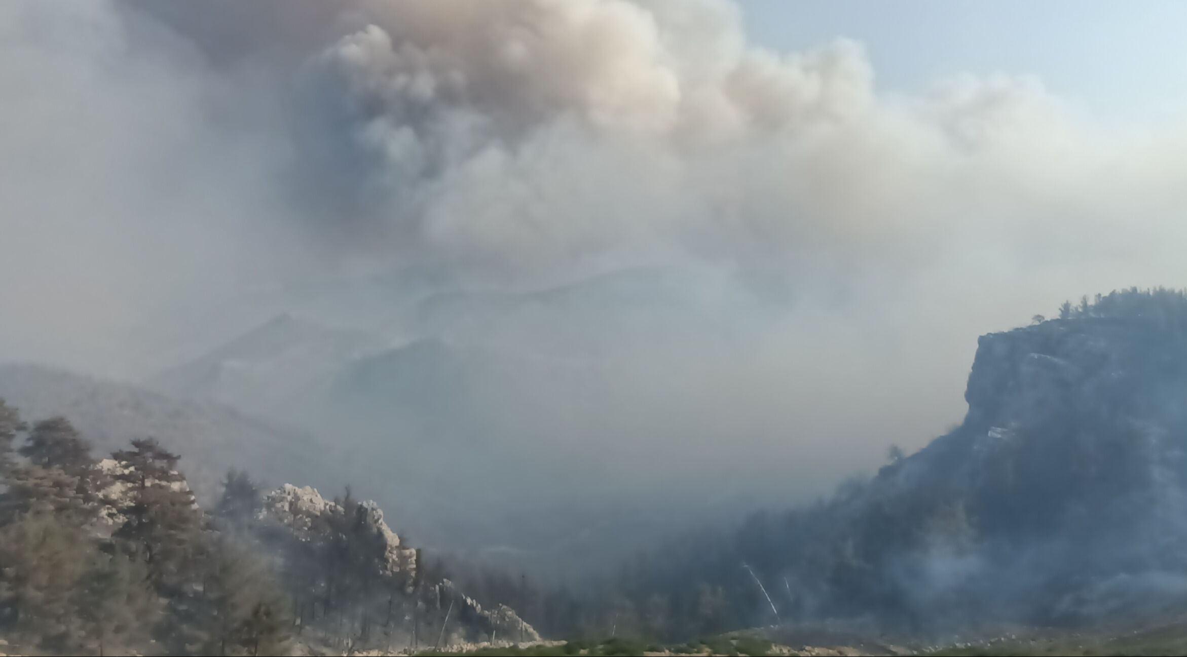 Kabus sürüyor! Mersin'de orman yangını, 3 mahalle tahliye ediliyor - 1. Resim