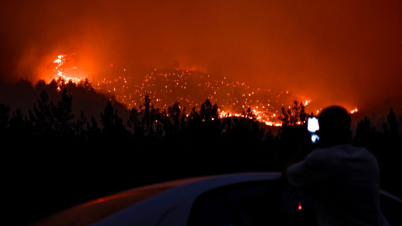 Kabus sürüyor! Mersin'de orman yangını, 6 mahalle tahliye edildi - Gündem