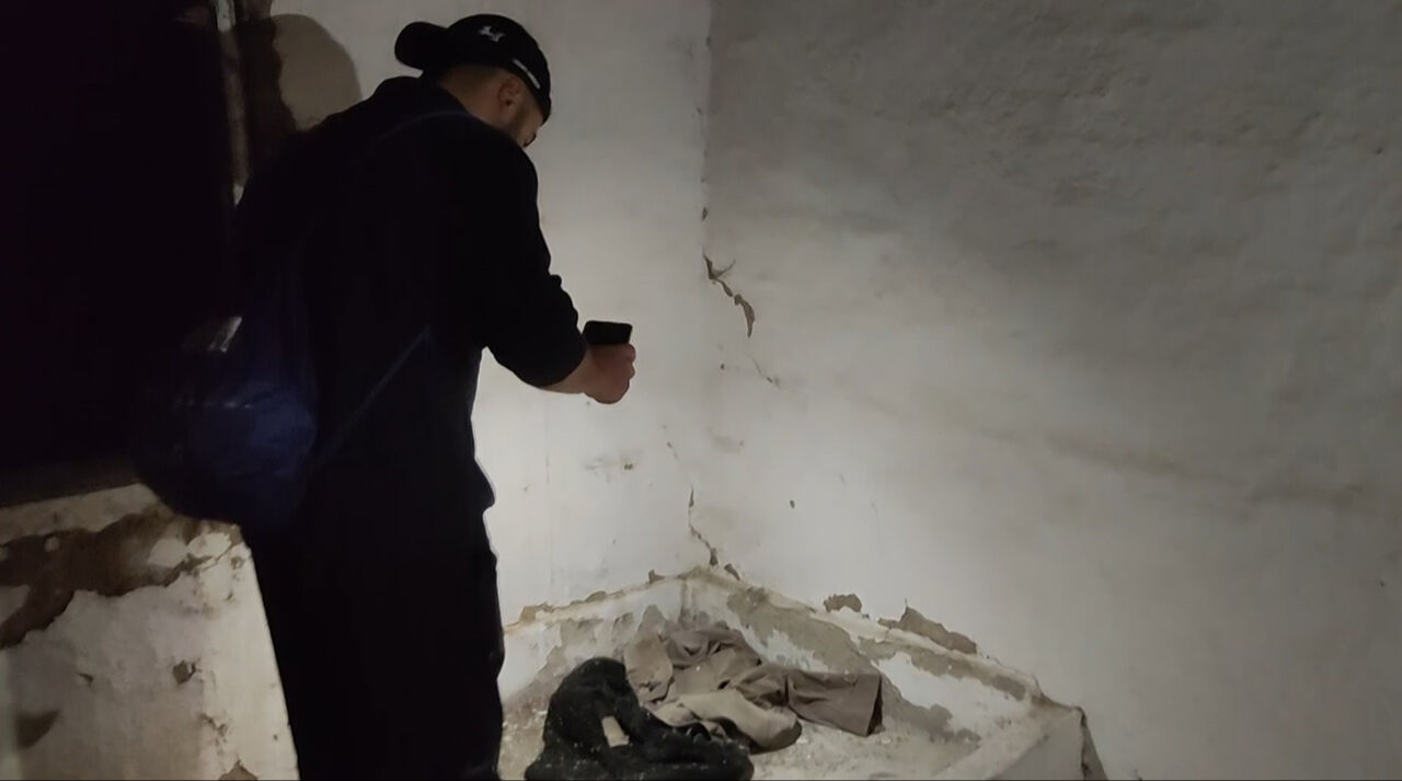 Maceraperest genç 'cinli köy'de sabahladı! Besmeleler çekerek girdiği terk edilmiş evleri kaydetti - 1. Resim