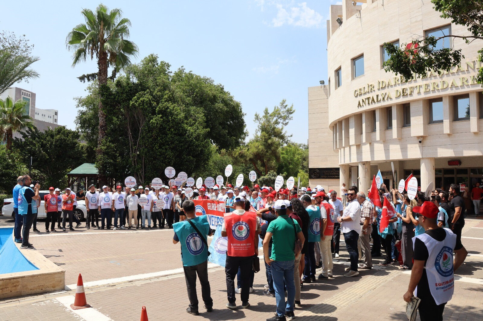 Memur-Sen'den h&uuml;k&uuml;metin zam teklifine protesto - 2. Resim