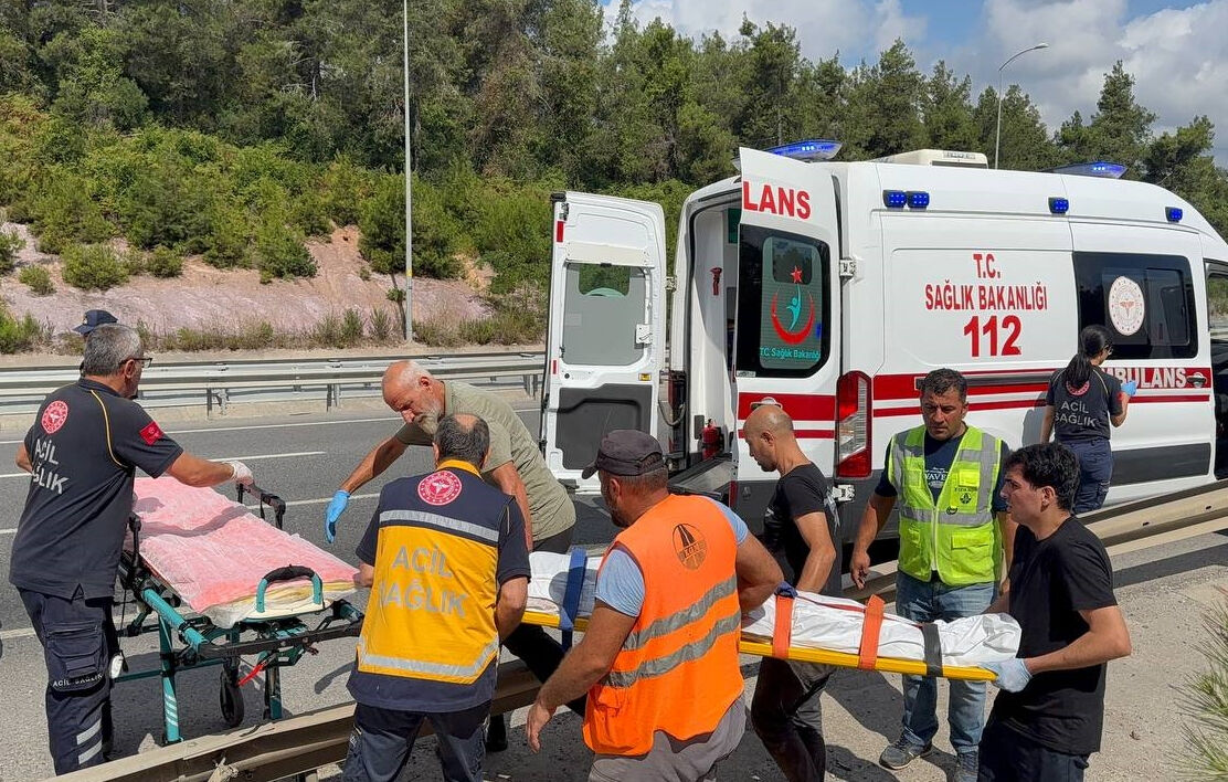Şarampole uçan araç hurdaya döndü! Öğretmen hayatını kaybetti - 1. Resim