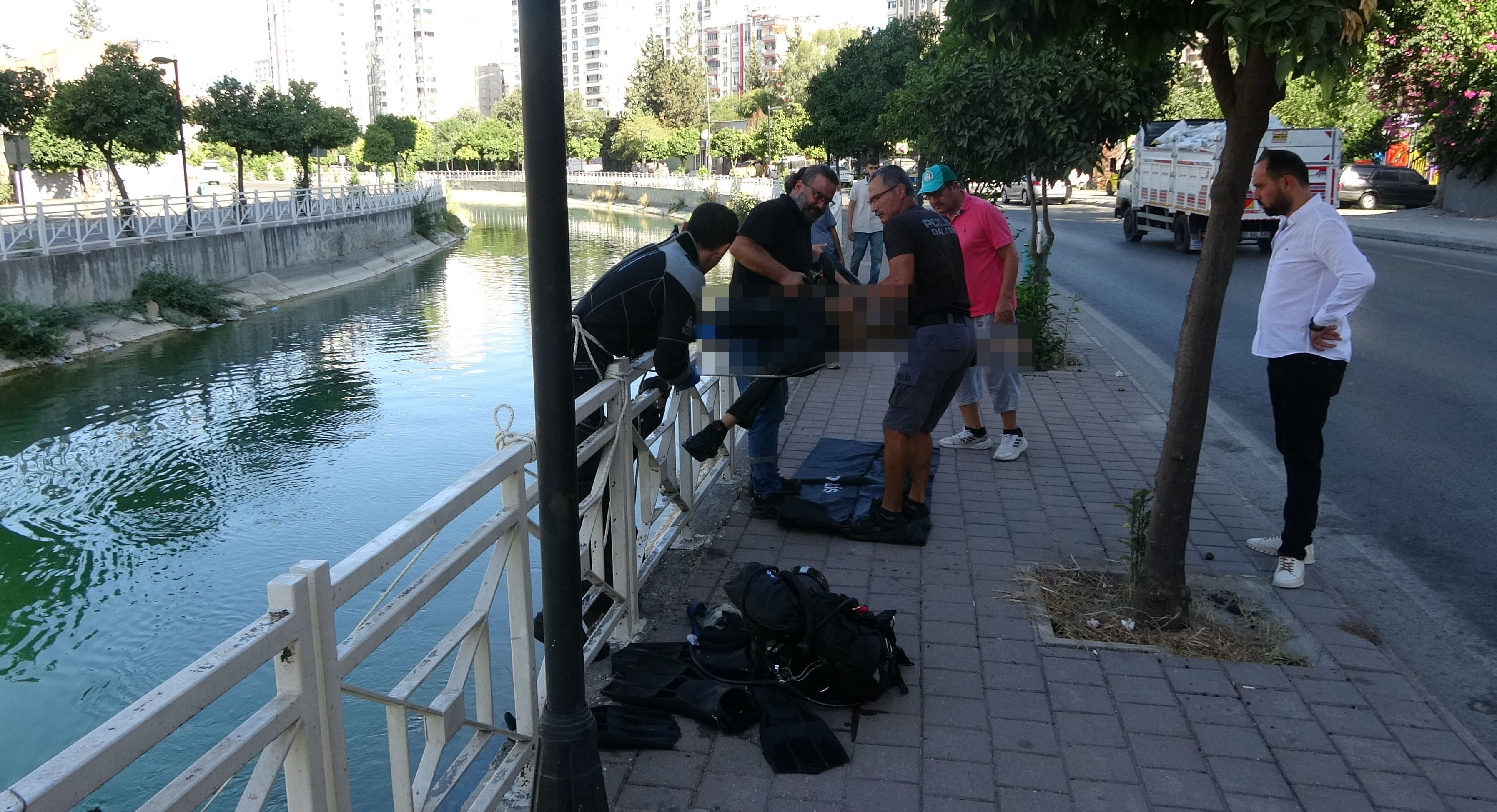 Sıcaktan bunalıp atladığı kanaldan cesedi çıkarıldı! Ölümün böylesi... - 1. Resim