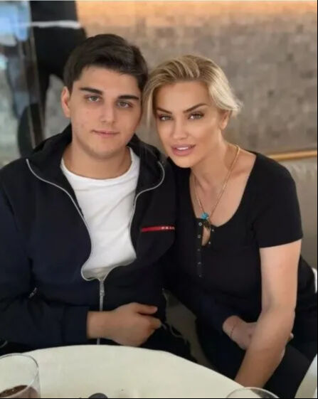 Songül Karlı gözlerden uzak büyüttüğü oğlu Furkan'ı paylaştı! Takipçileri yorum yağdırdı: