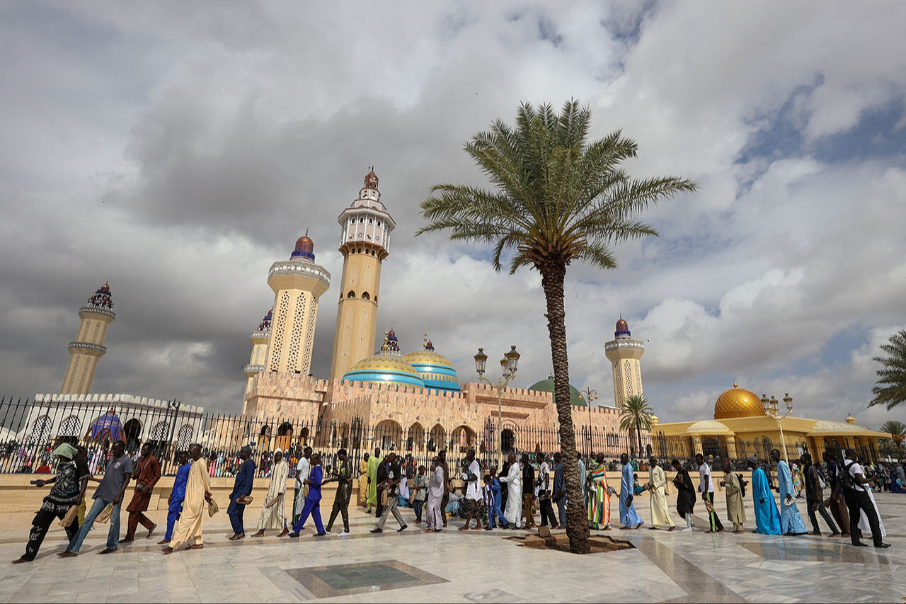 2 milyon sufi onun için bir araya geldi! Sömürgecilere karşı Şeyh Ahmedu Bamba'nın huzurunda dualar edildi - 9. Resim