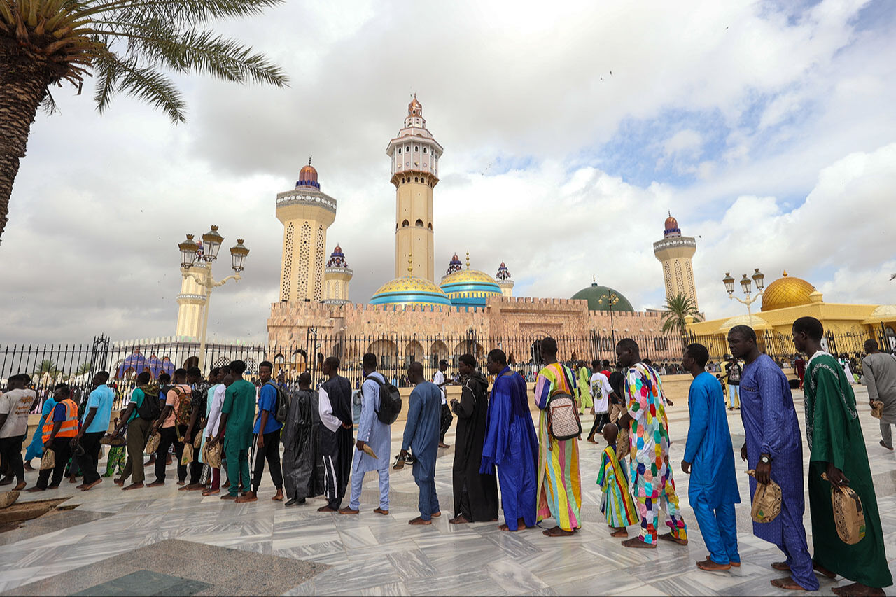 2 milyon sufi onun için bir araya geldi! Sömürgecilere karşı Şeyh Ahmedu Bamba'nın huzurunda dualar edildi - 3. Resim