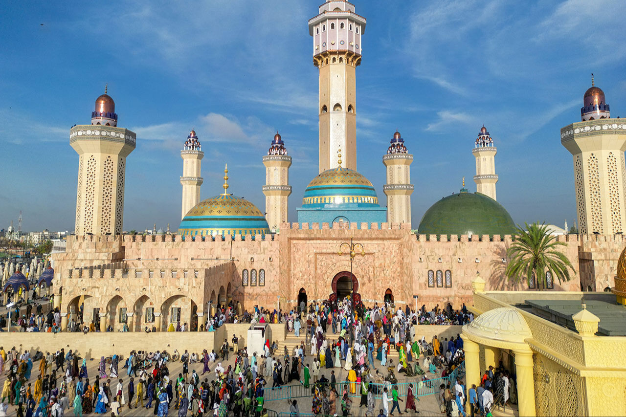 2 milyon sufi onun için bir araya geldi! Sömürgecilere karşı Şeyh Ahmedu Bamba'nın huzurunda dualar edildi - 1. Resim