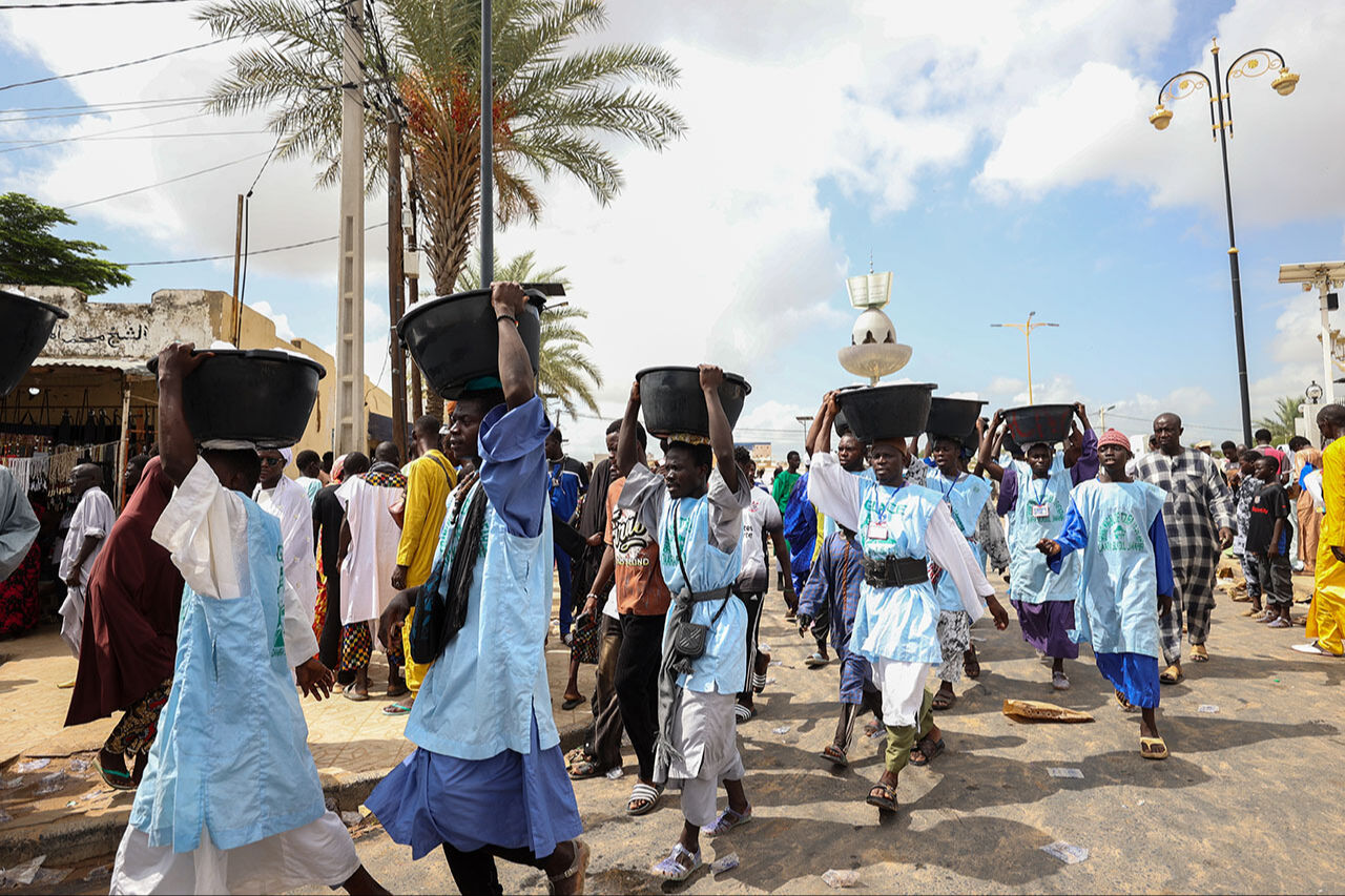 2 milyon sufi onun için bir araya geldi! Sömürgecilere karşı Şeyh Ahmedu Bamba'nın huzurunda dualar edildi - 6. Resim