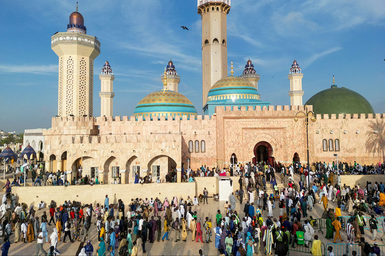 2 milyon sufi onun için bir araya geldi! Sömürgecilere karşı Şeyh Ahmedu Bamba'nın huzurunda dualar edildi - 11. Resim
