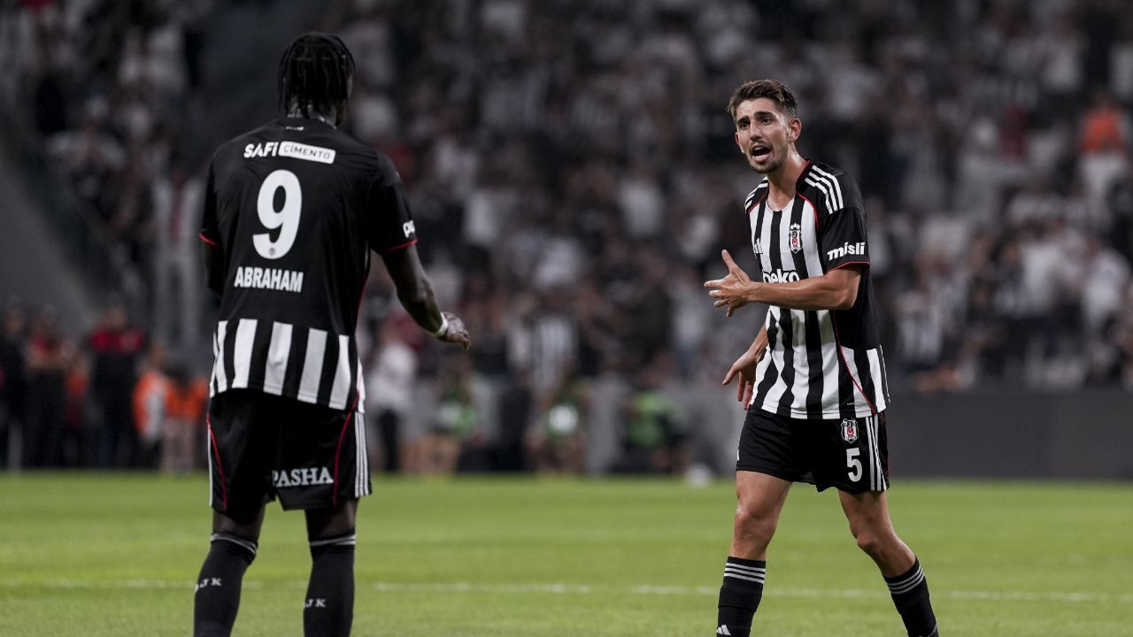 Beşiktaş formasıyla ilk sevinç! Demir Ege Tıknaz Kartal&#039;ı geri getiren golü attı