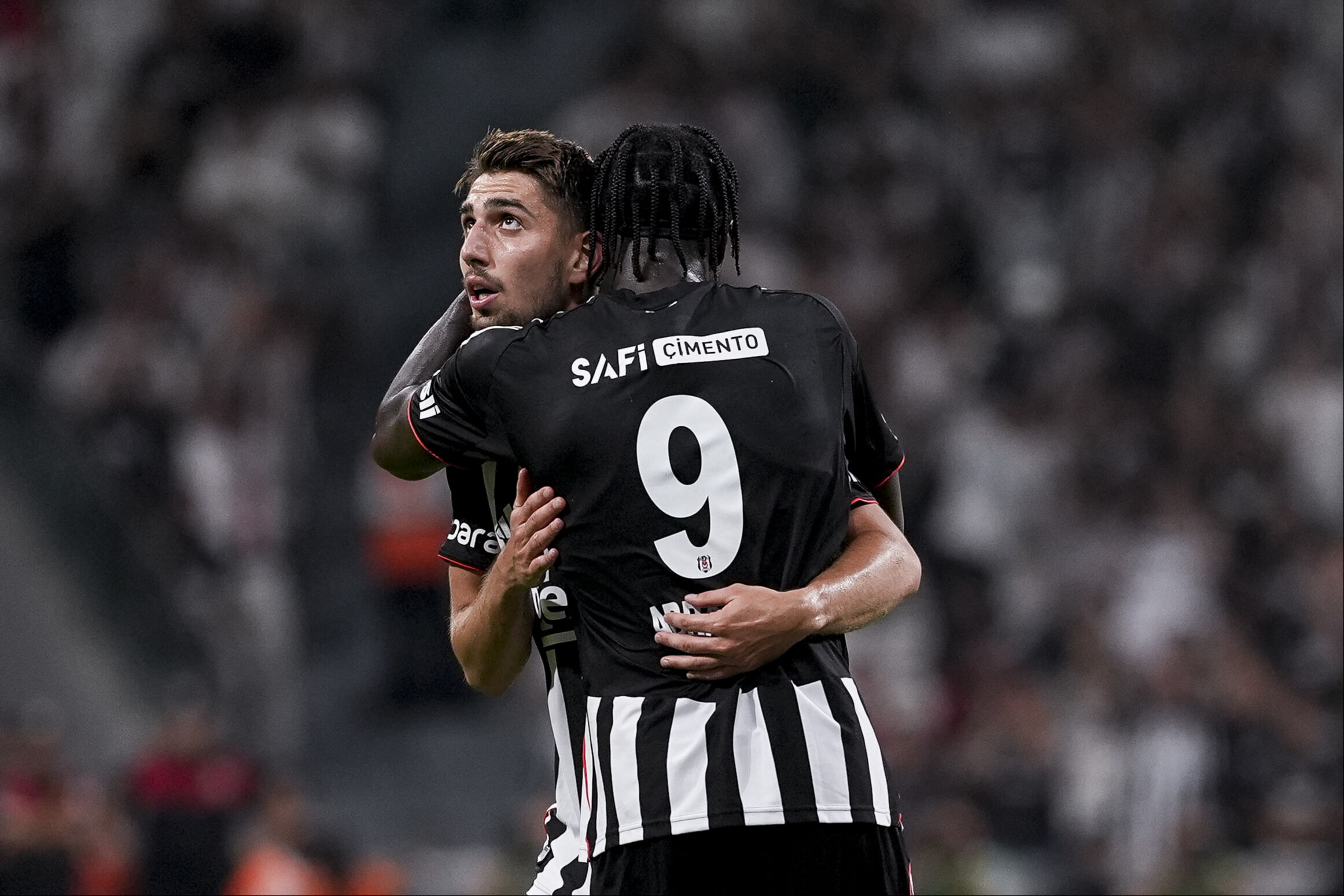 Beşiktaş formasıyla ilk sevinç! Demir Ege Tıknaz Kartal'ı geri getiren golü attı - 1. Resim