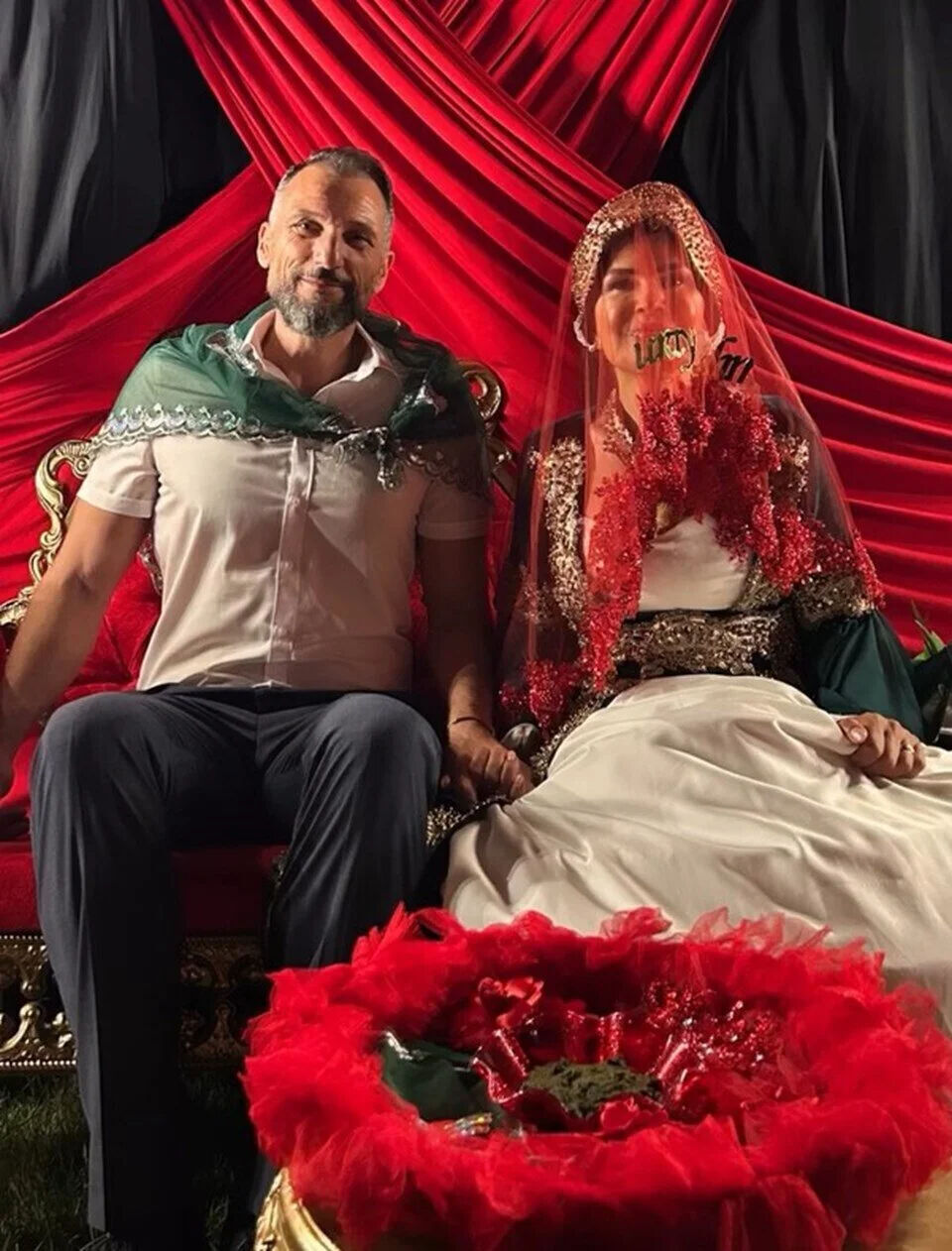 Eşi tarafından vurulduğu ve yoğun bakımda olduğu iddia edildi! Nur Sayarı'dan açıklama geldi - 3. Resim