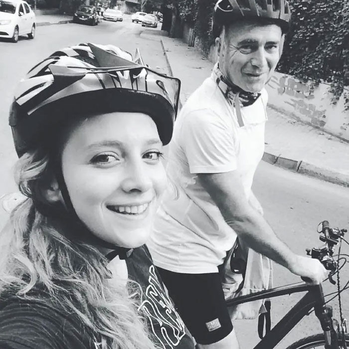 Hayal Köseoğlu babasının vefatı sonrası ilk paylaşım: Kor ateş gibi düştü içime - 1. Resim