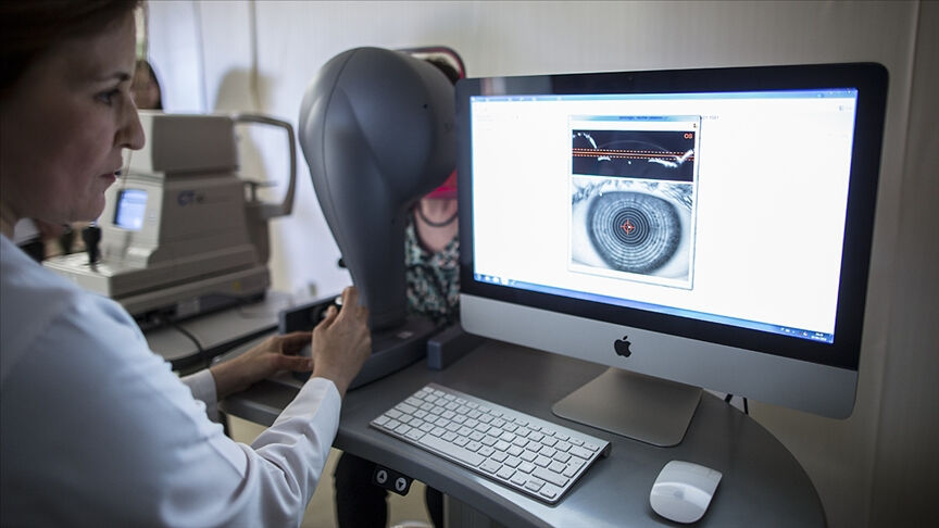 Hayatının şokunu yaşadı! Bulanık görme şikayetiyle gitti, gözünden solucan çıktı - 1. Resim