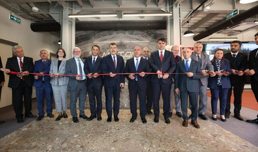 İş Bankası - İTÜ Deprem Araştırma Merkezi Matam açıldı! Fay gerçeğine üç boyutlu ve yapay zeka destekli çözüm - 1. Resim