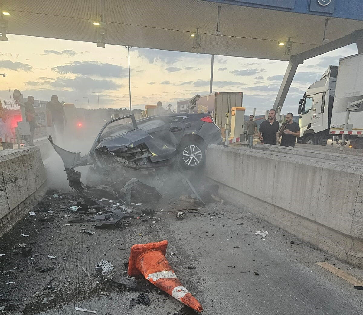 İstanbul yönünde gişelerde feci kaza! Üst düzey yönetici hayatını kaybetti - 1. Resim