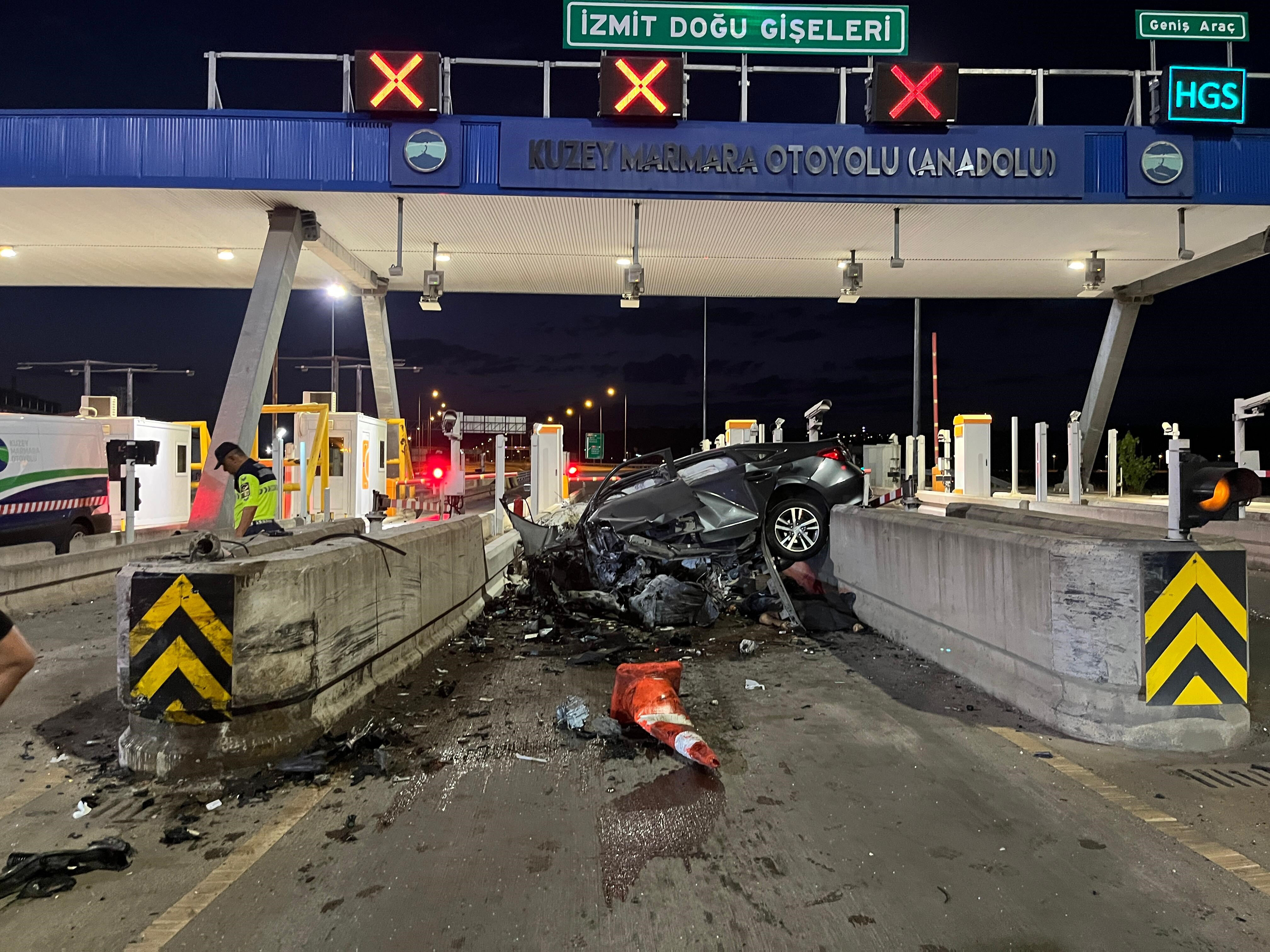 İstanbul yönünde gişelerde feci kaza! Üst düzey yönetici hayatını kaybetti - 2. Resim
