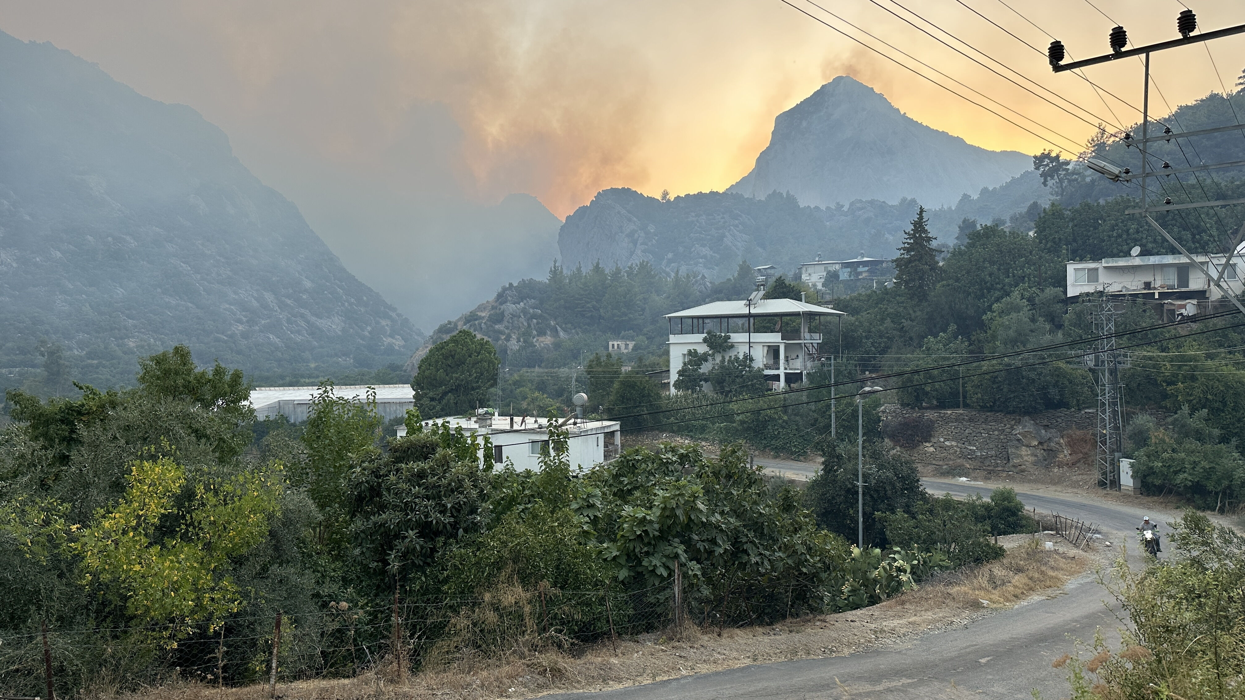 Orman yangınlarında son durum: Mersin'in 2 ilçesinde alevlerle mücadele - 2. Resim