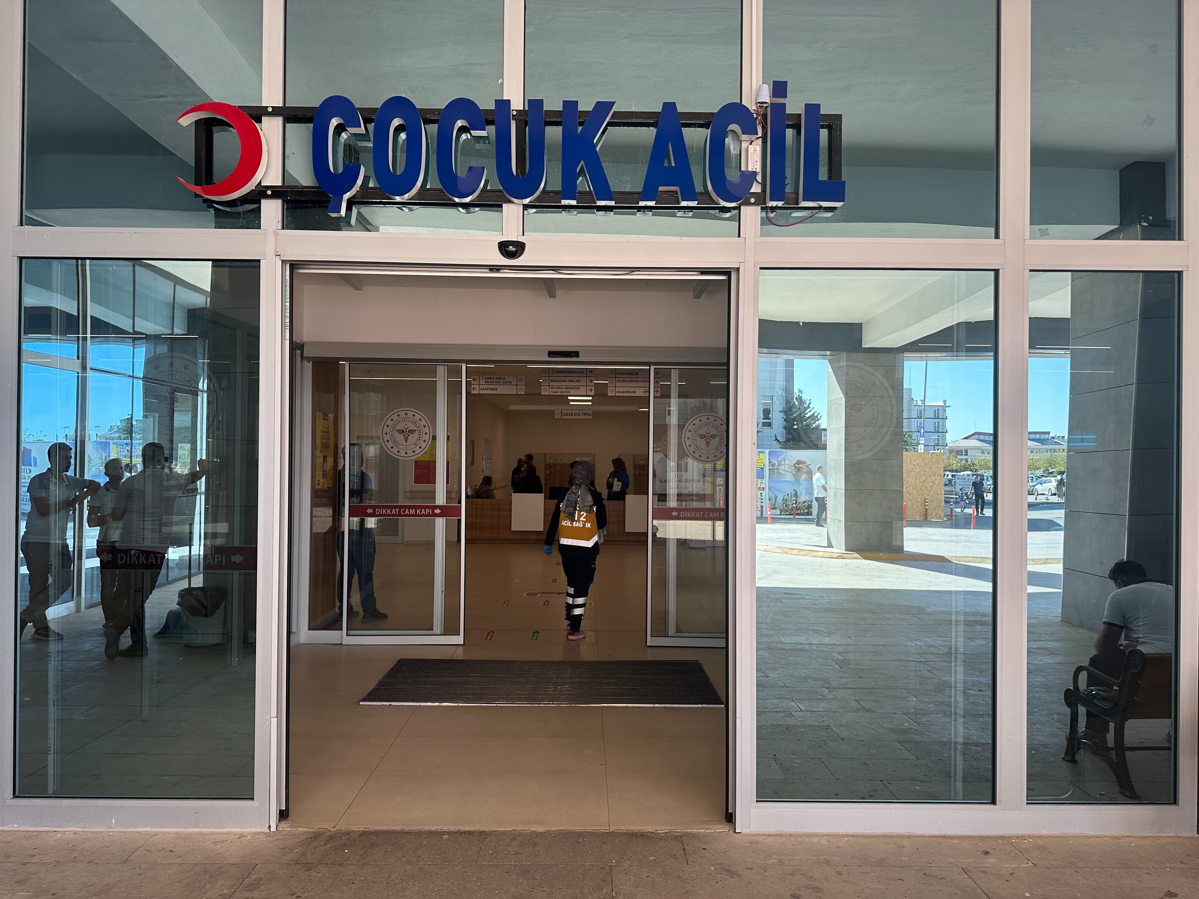 Oyun oynarken bagajda mahsur kaldı! Küçük çocuğun durumu kritik - 1. Resim