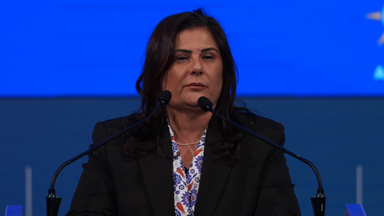 Özlem Çerçioğlu resmen AK Parti'de! Kürsüye çıkıp bu sözlerle Özgür Özel'e meydan okudu - 2. Resim