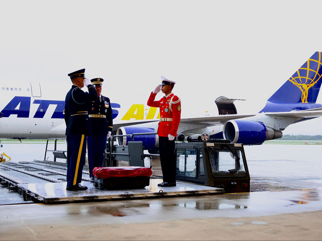 4 Türk askerinin naaşı 75 yıl sonra teslim edildi! Kimlikleri tespit edilecek - 2. Resim