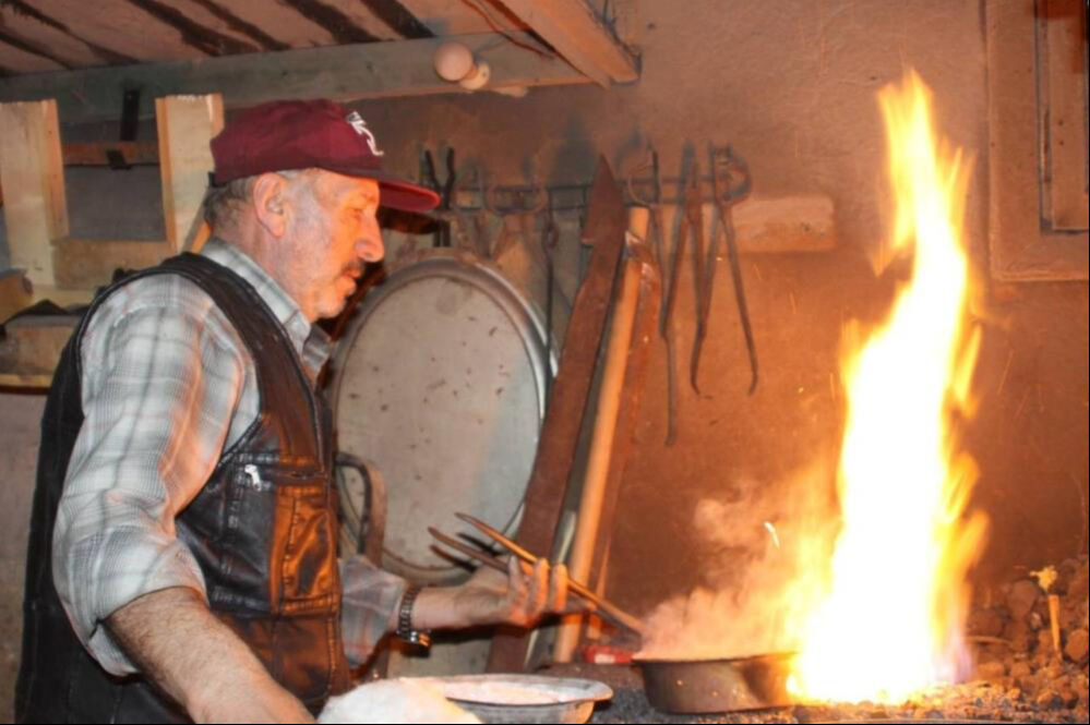 58 yıldır mesleğine sahip &ccedil;ıkıyor! Yapacak kimse kalmadı... - 1. Resim