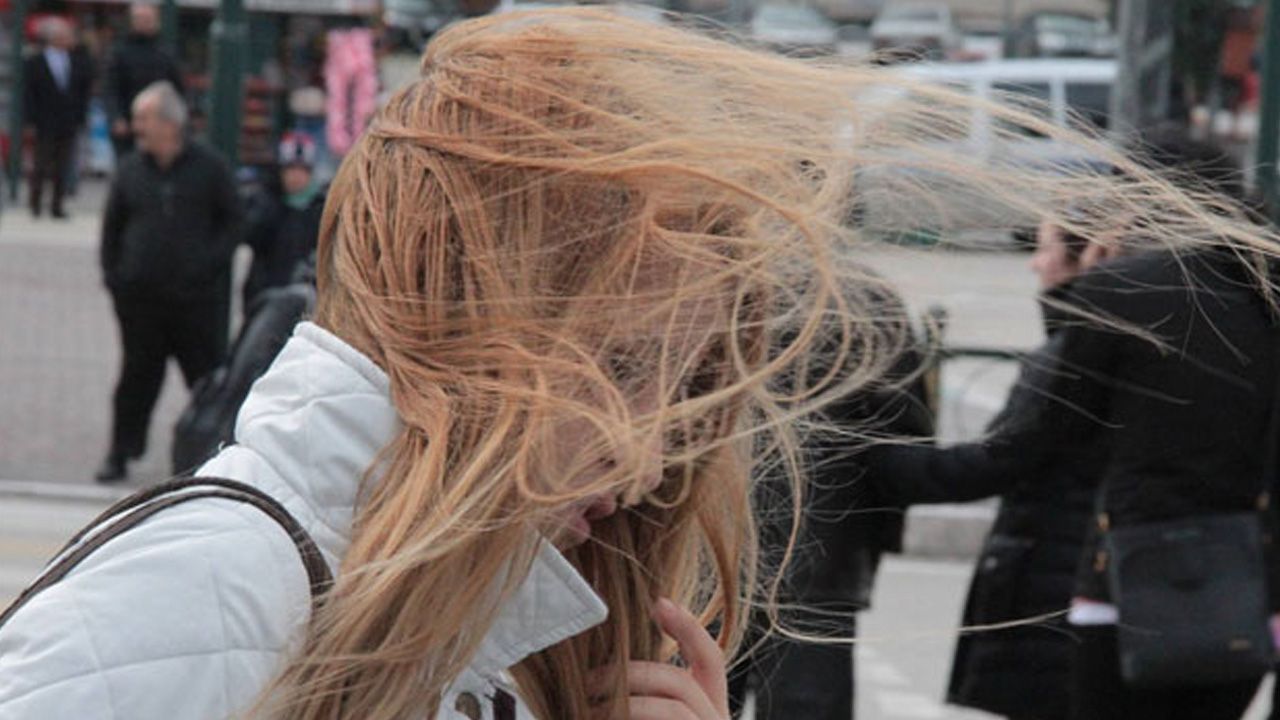 AKOM ve Meteoroloji&#039;den peş peşe uyarılar! Gün ve saat verildi, kuvvetli ataklar geliyor