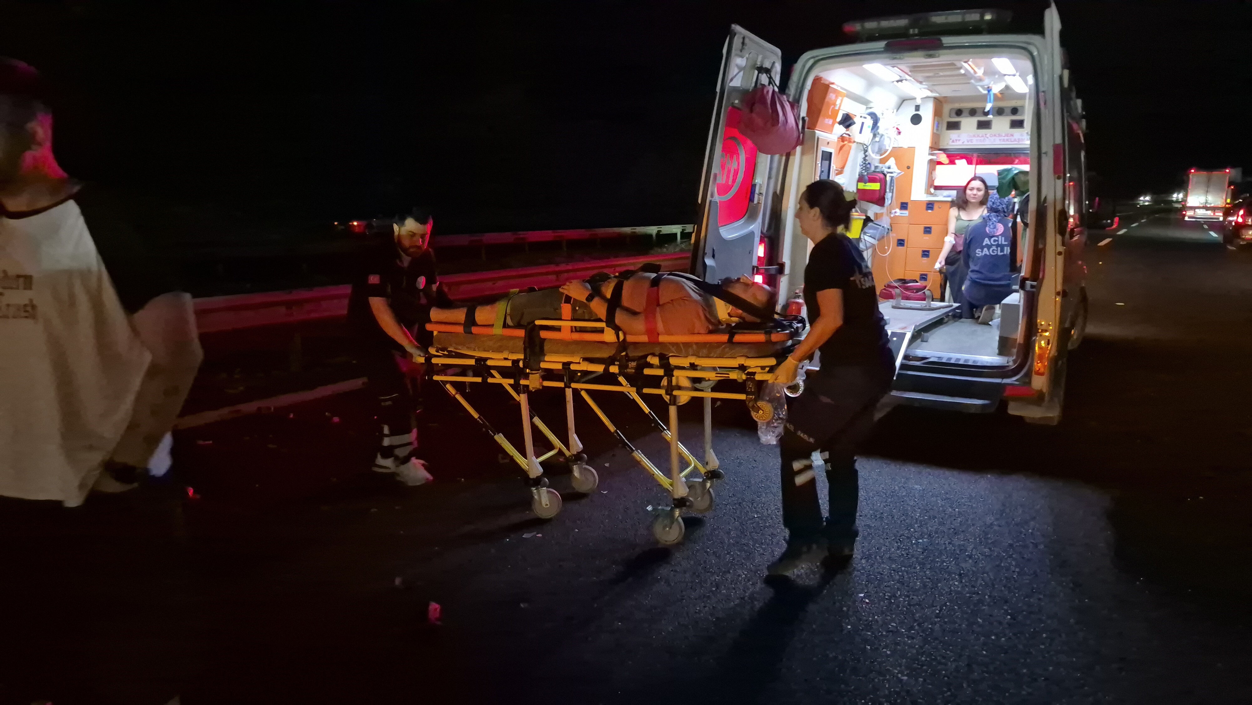 Ankara istikametinde otoyolda zincirleme kaza! Yaralılar var, trafik durma noktasında - 2. Resim