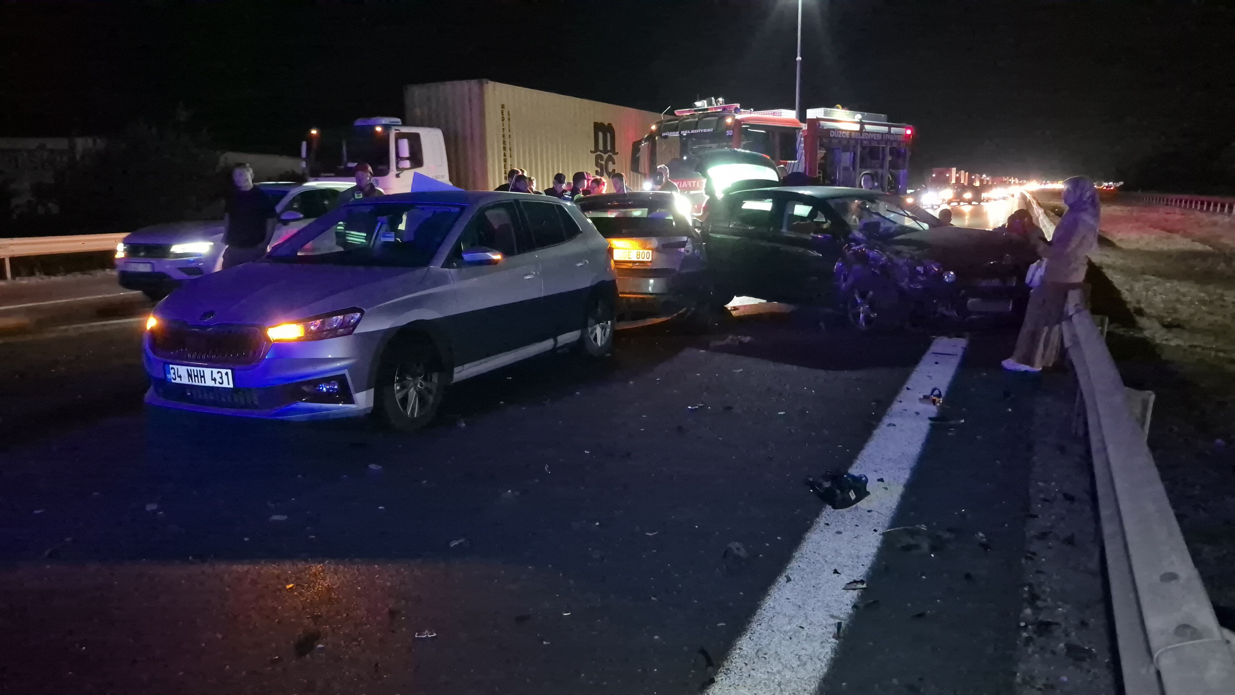 Ankara istikametinde otoyolda zincirleme kaza! Yaralılar var, trafik durma noktasında - 1. Resim