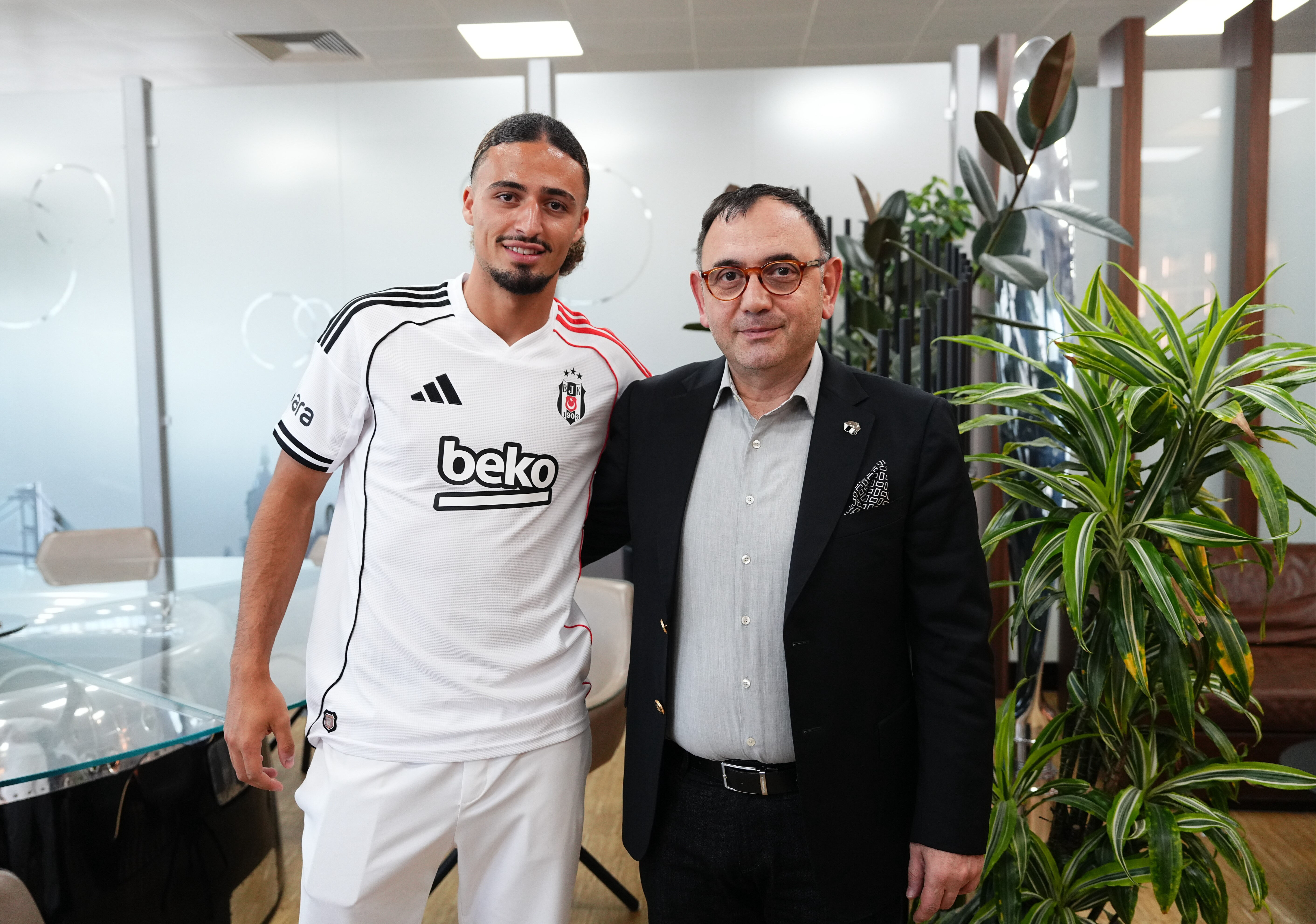 Beşiktaş'ın yeni transferi İstanbul'da! Taylan Bulut imza atmak için geldi - 1. Resim