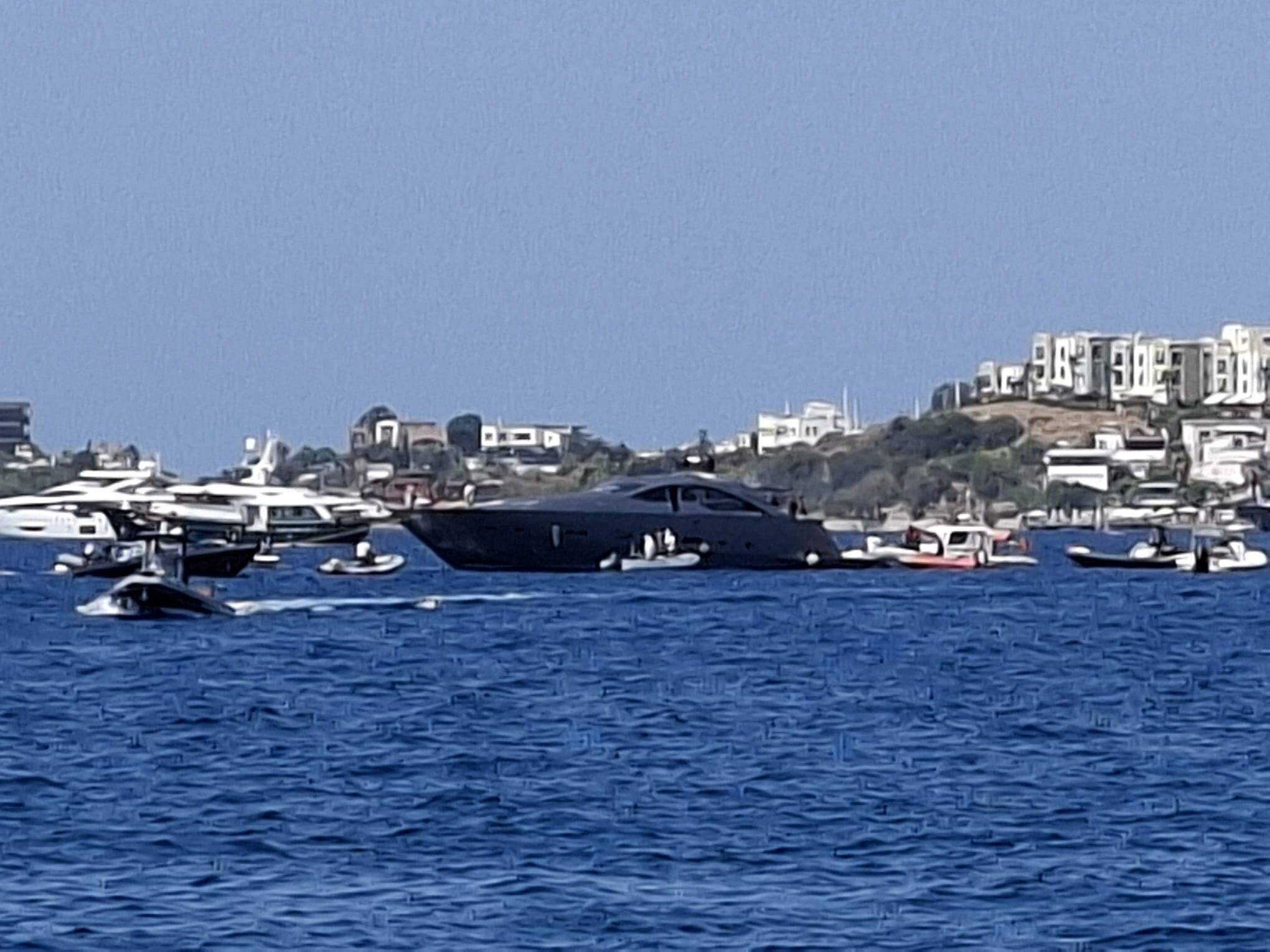 Biri yandı, biri karaya oturdu! Bodrum'da milyon dolarlık yatlarda kazalar ucuz atlatıldı - 1. Resim