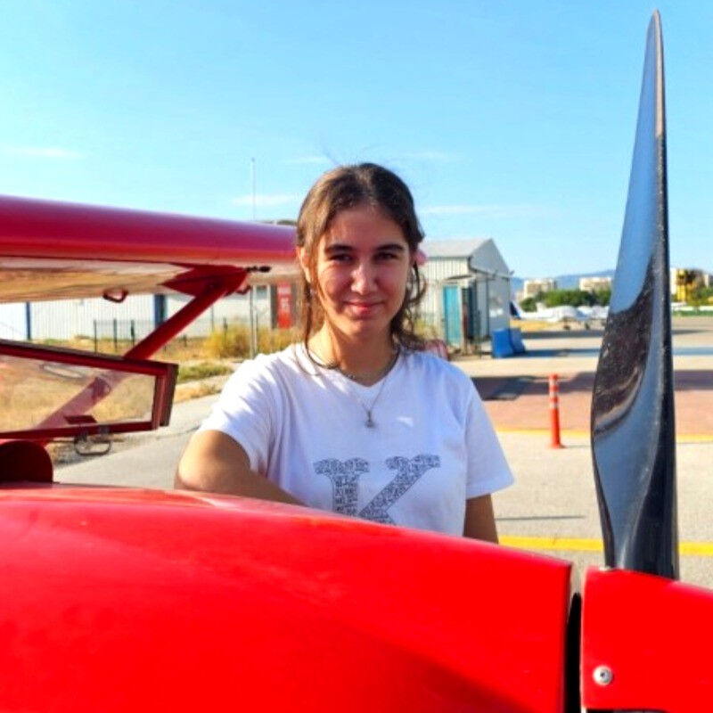 Defne Özcan kimdir, nereli? 17 yaşındaki pilot Defne Özcan'ın hayatı ve biyografisi - 1. Resim