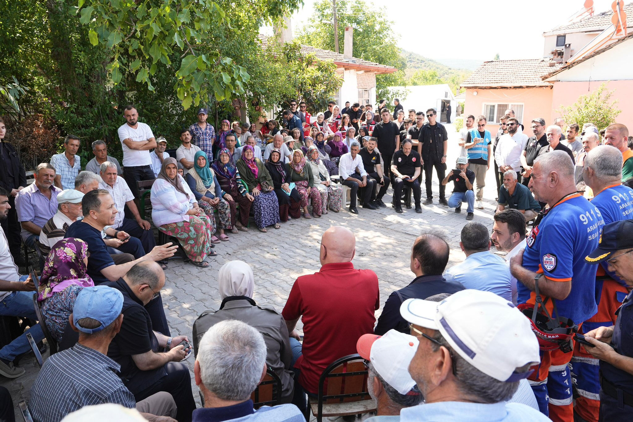 Deprem bölgesine 20 milyon ödenek! Yerlikaya Sındırgı'da açıklamalarda bulundu - 4. Resim