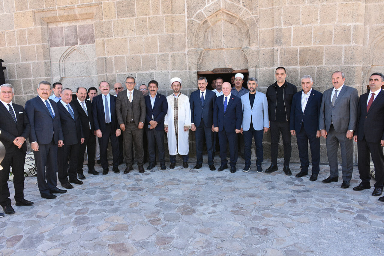 Erzurum'un ilk mescidinde yıllar sonra ilk namaz... 900 yıllık Kale Mescidi dualarla açıldı - 2. Resim