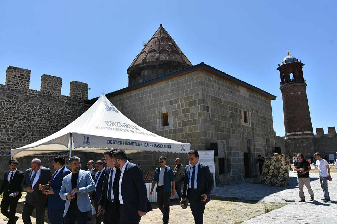 Erzurum'un ilk mescidinde yıllar sonra ilk namaz... 900 yıllık Kale Mescidi dualarla açıldı - 3. Resim