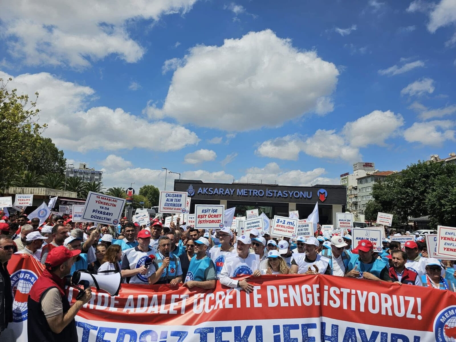 Okmeydanı Cemil Taşcıoğlu Hastanesi çalışanları, Memur-Sen ve Sağlık-Sen İstanbul şubelerinden ortak basın açıklaması: Kararlılığımızı göstermek için buradayız - 2. Resim