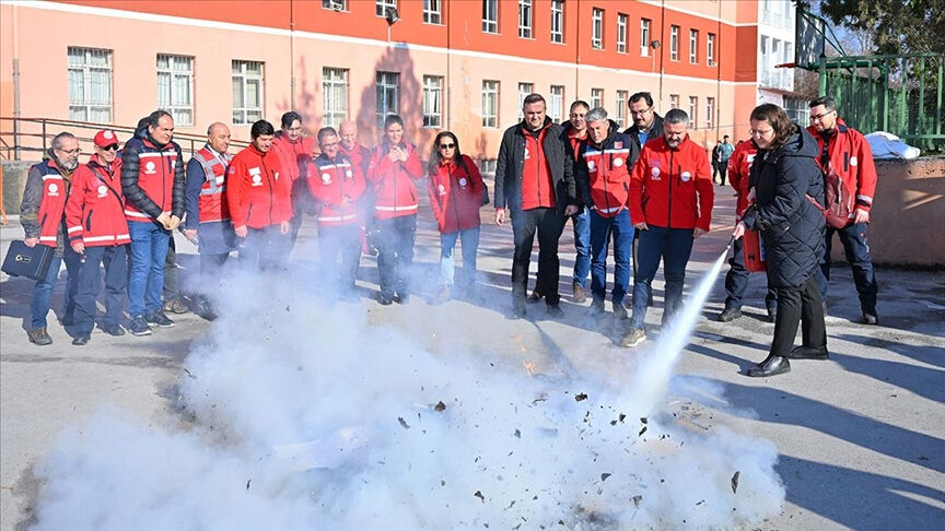 Okulların AKUB ekibi afetlere hazırlanıyor! MEB 6 ilde 1.500 öğrenciye eğitim verdi - 1. Resim