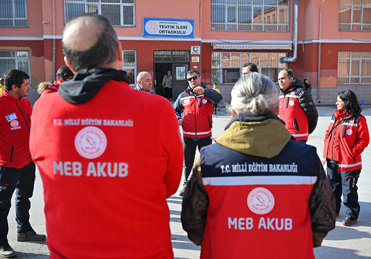 Okulların AKUB ekibi afetlere hazırlanıyor! MEB 6 ilde 1.500 öğrenciye eğitim verdi - 2. Resim